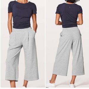 Lululemon wide leg crop Grey “Feel the Pleat”